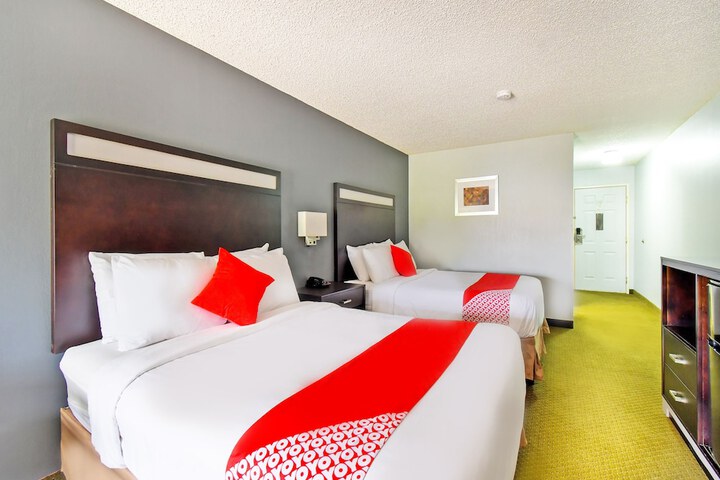 2 Queen Bed Walkin (7 of 11)
