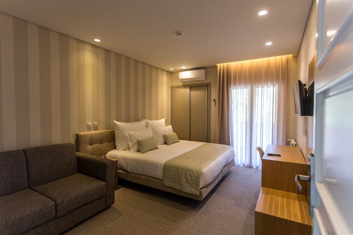 Room 6 of 93