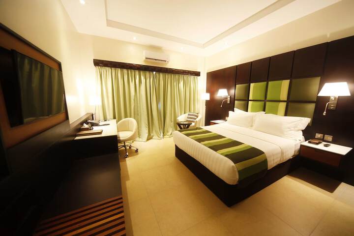 Room 27 of 74