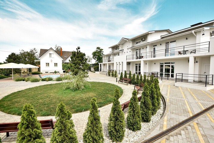 Hotel Exterior 129 of 151