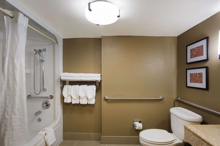 1 King Bed Suite (3 of 25)