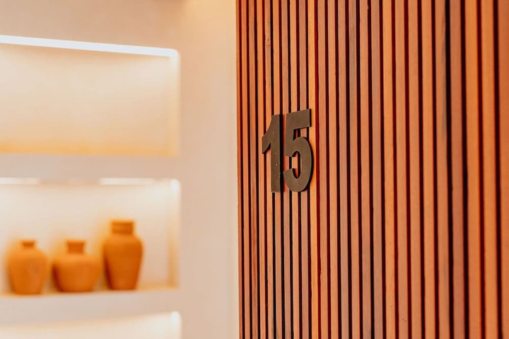 Room 32 of 79