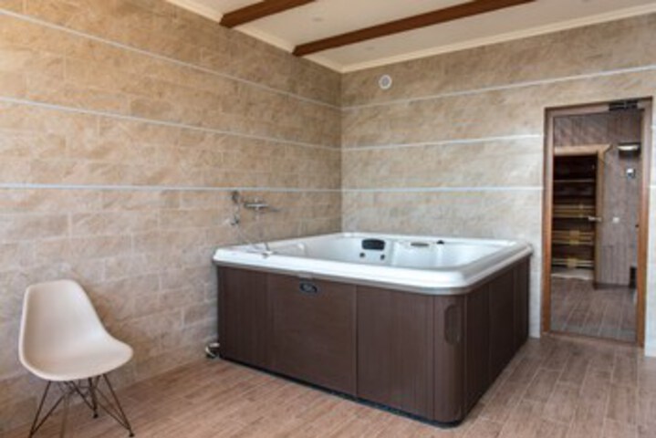 Hot Tub 34 of 36