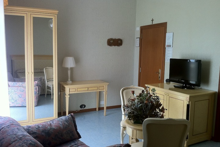 Room 19 of 53