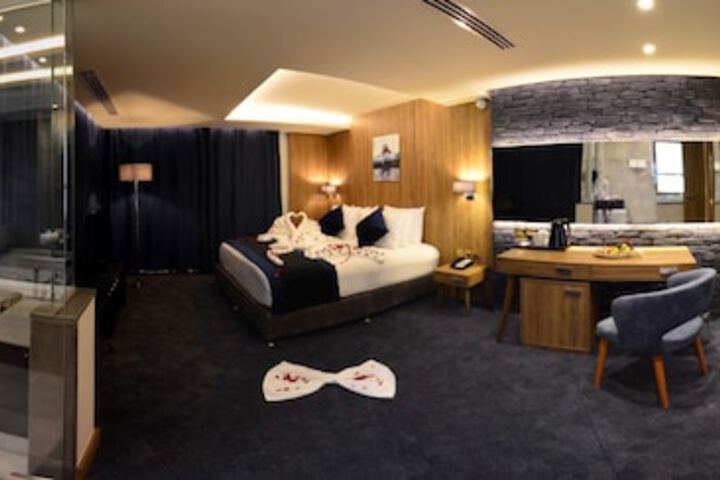 Room 16 of 36