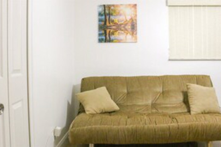 Room 11 of 25
