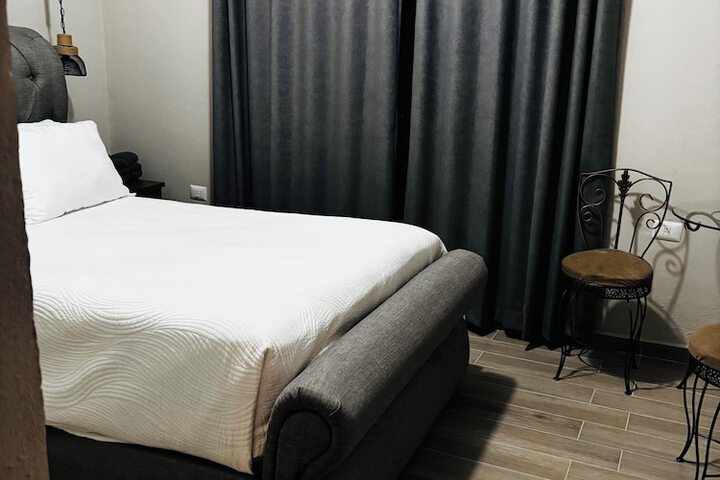 Room 11 of 25