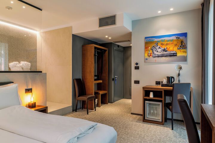 Room 3 of 25