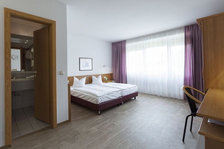Room 4 of 48