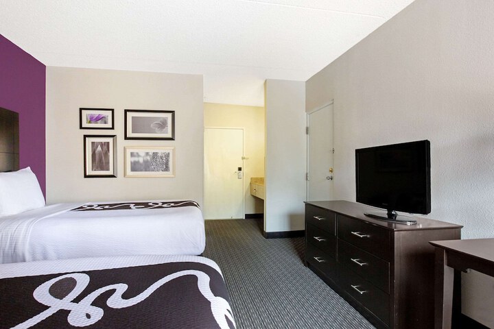 1 Double Bed Mobility Hearing Impaired Accessible Room (11 of 12)