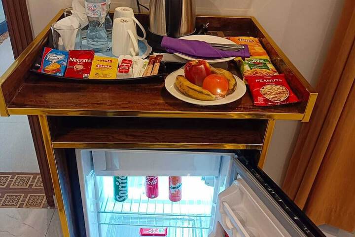 Room 10 of 27