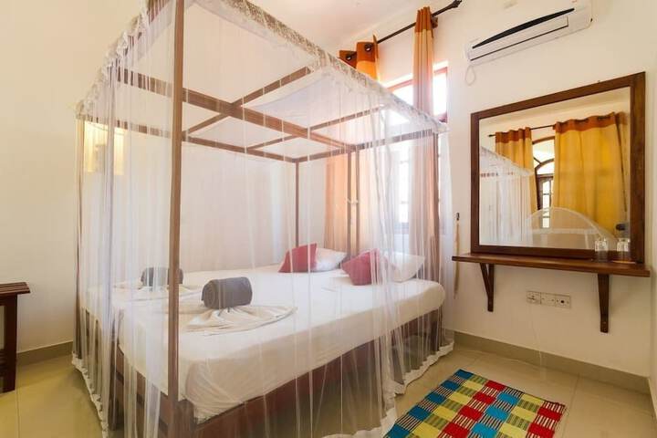 Room 3 of 12