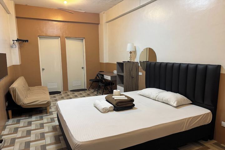 Room 3 of 32