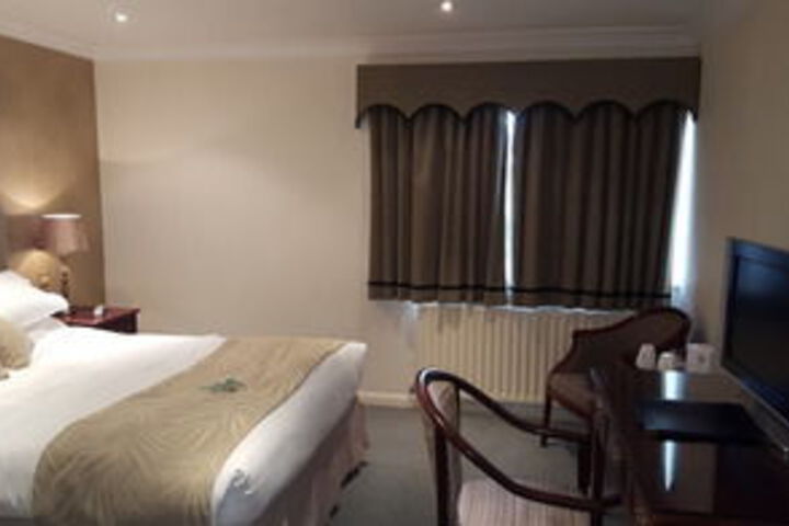 Room 10 of 13