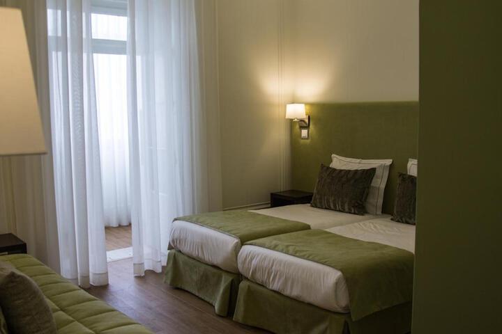 Room 8 of 33