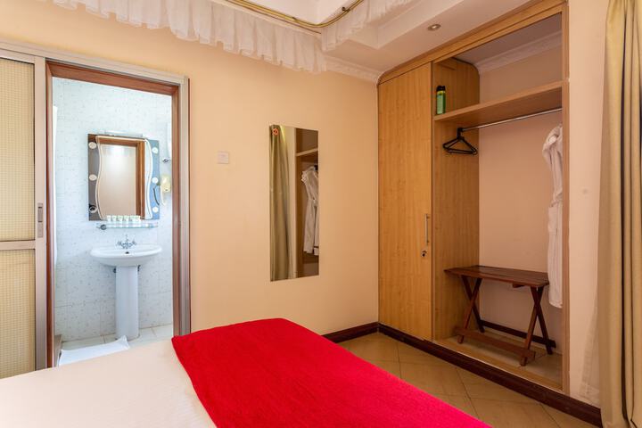 Room 5 of 74