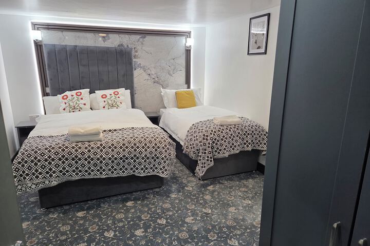 Room 16 of 28