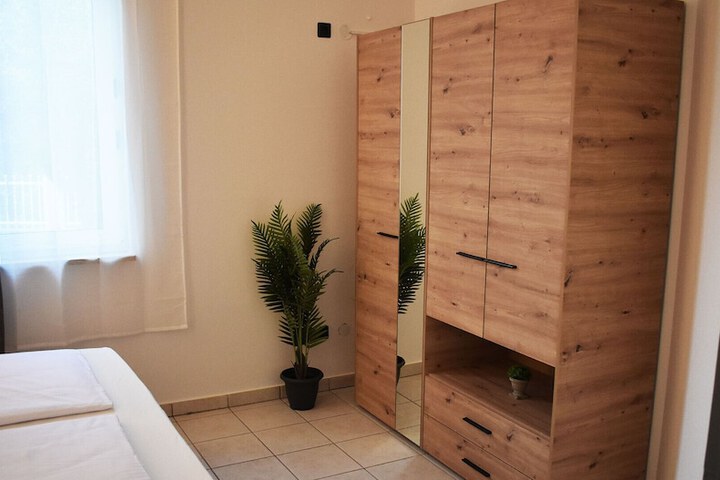Room 9 of 40