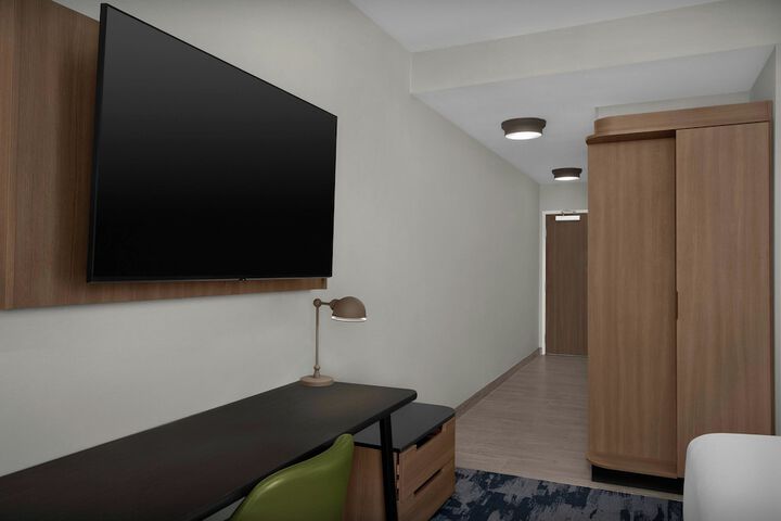 Room 8 of 42
