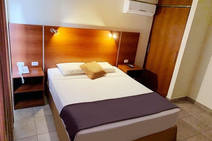 Room 10 of 24