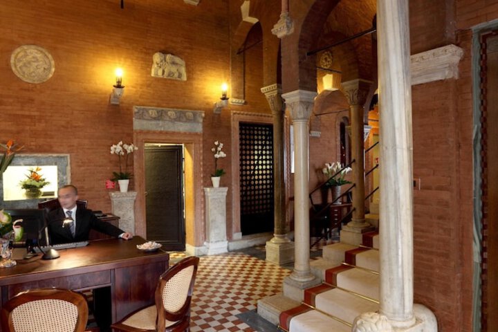 Concierge desk