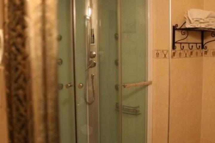 Room 15 of 21