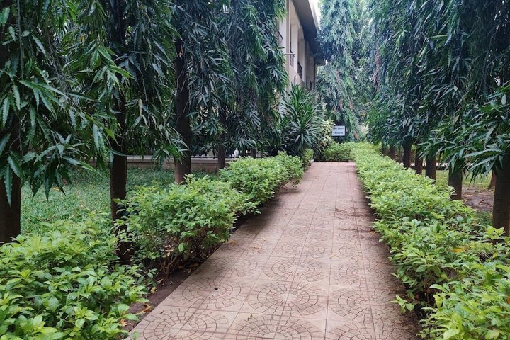 Hotel Exterior 40 of 53