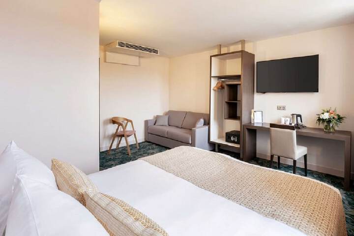 Room 13 of 52