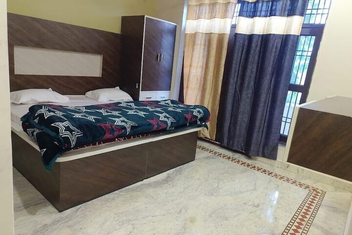 Room 3 of 7