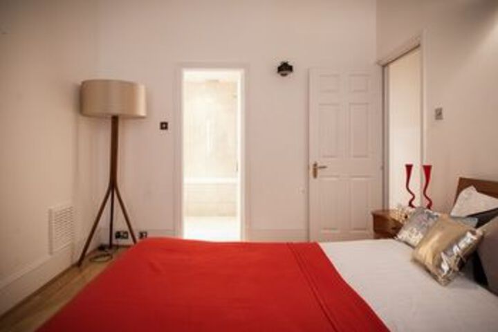 Room 10 of 27