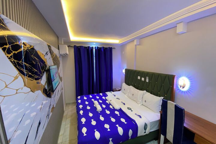 Room 9 of 23
