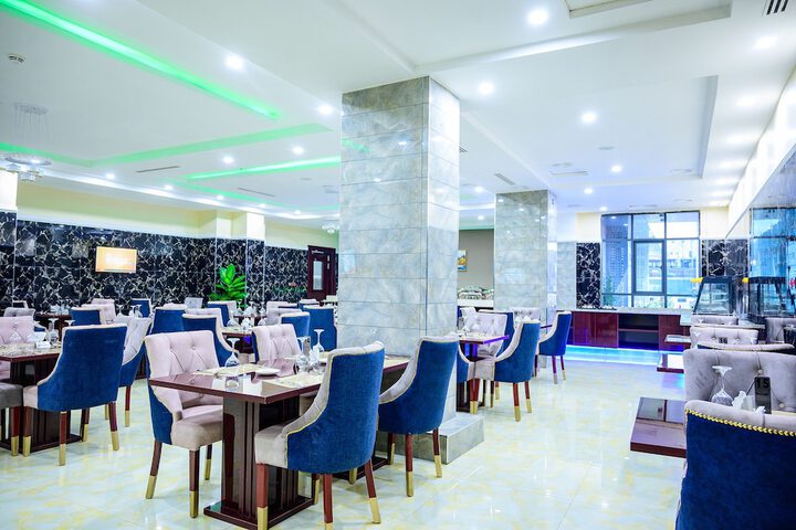 Ballroom/Hall 116 of 166