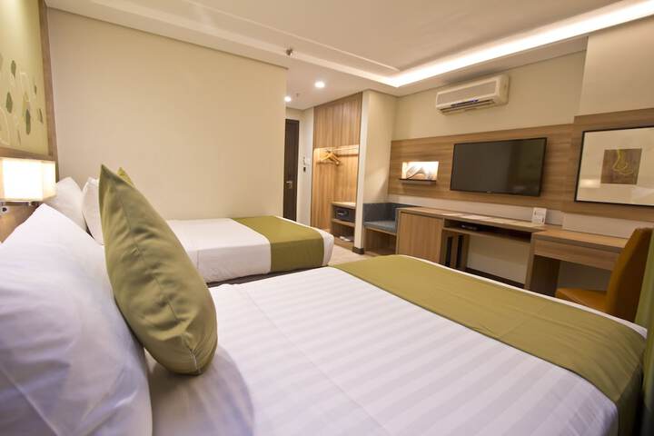 Room 8 of 33