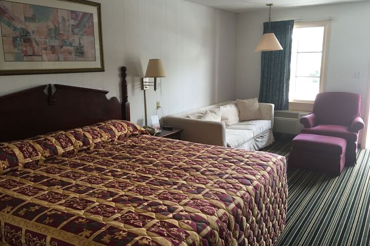 1 King Bed (5 of 11)
