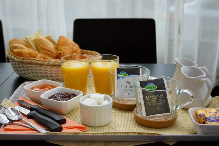 Breakfast/Coffee Service 19 of 27