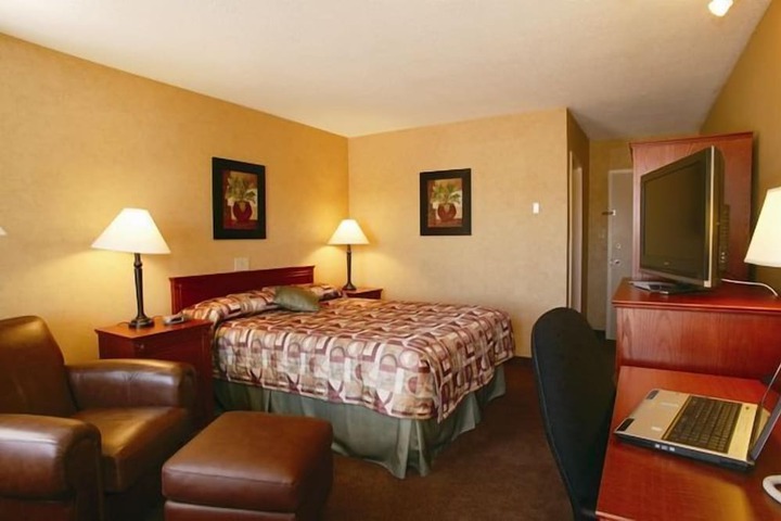 Room 9 of 34