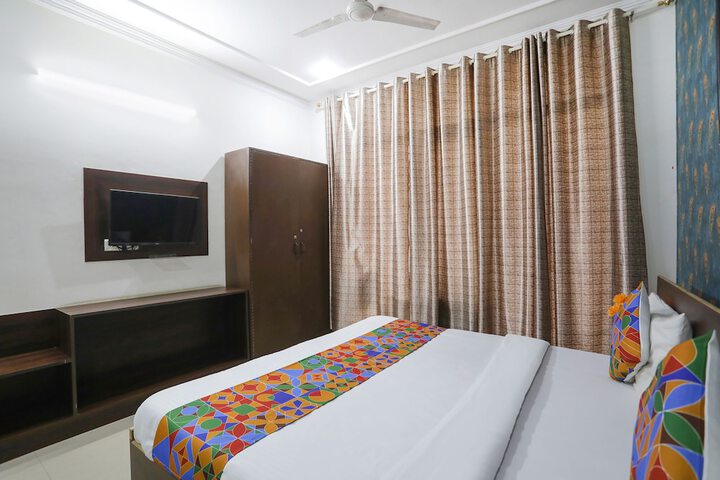 Room 15 of 30