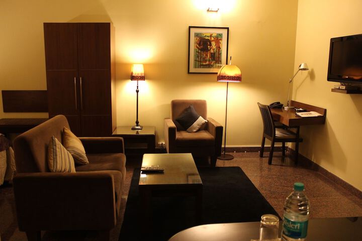 Room 10 of 27