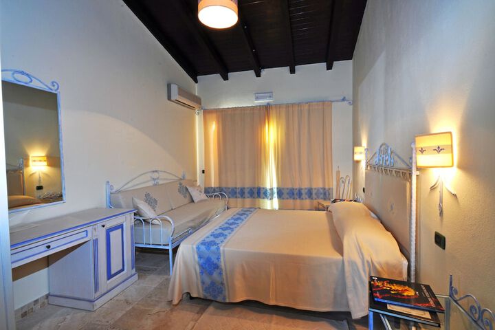 Room 3 of 37