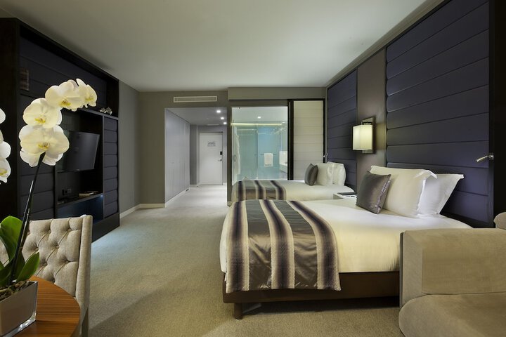 Room 6 of 110