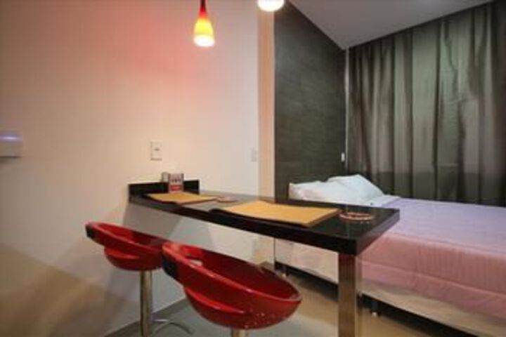 Room 6 of 16