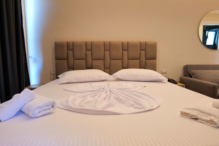Room 16 of 107