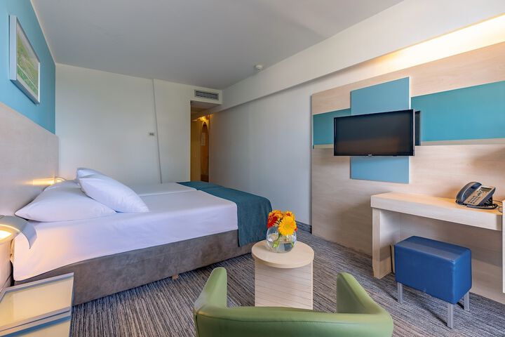 Room 6 of 70