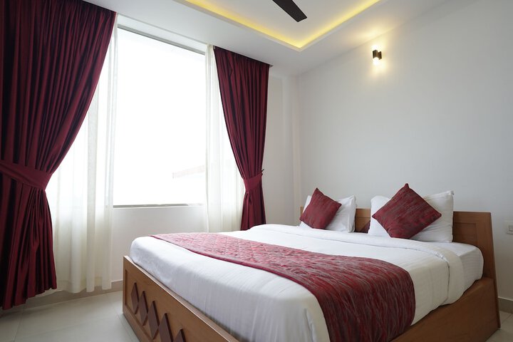Room 12 of 28