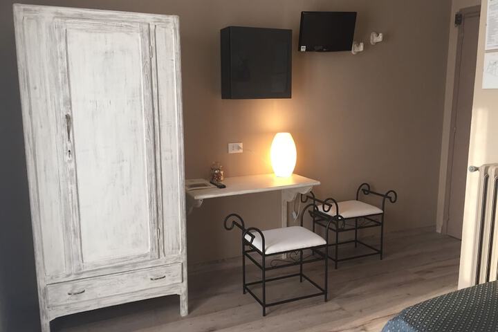 Room 10 of 114