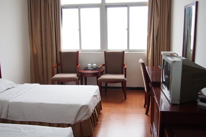 Room 4 of 12
