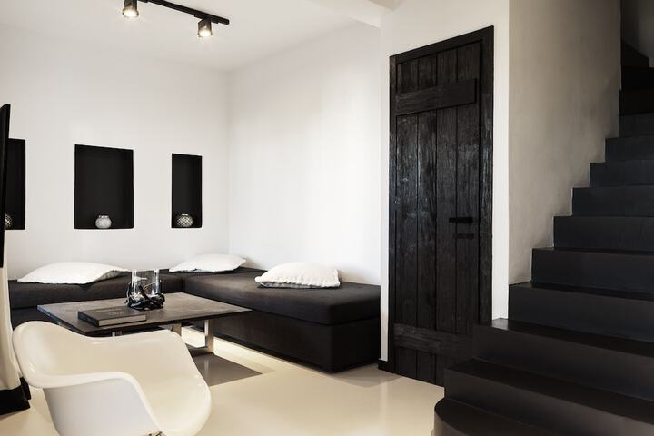 Room 27 of 83