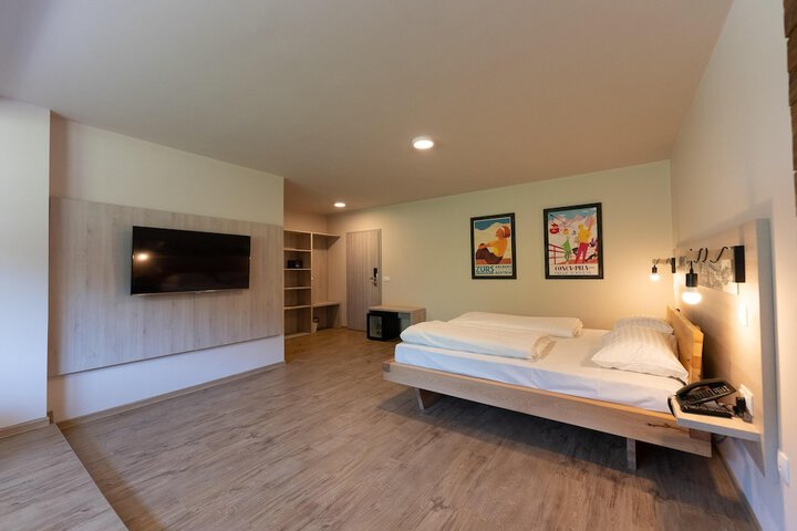 Room 52 of 138