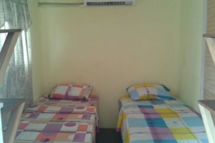 Room 10 of 18