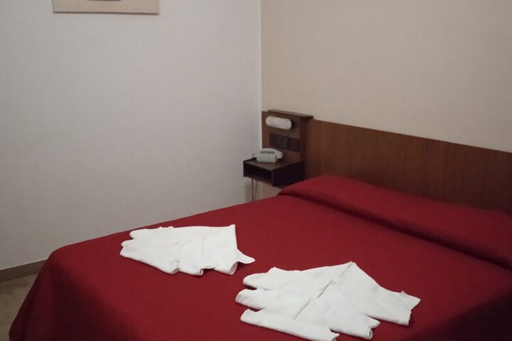 Room 6 of 37